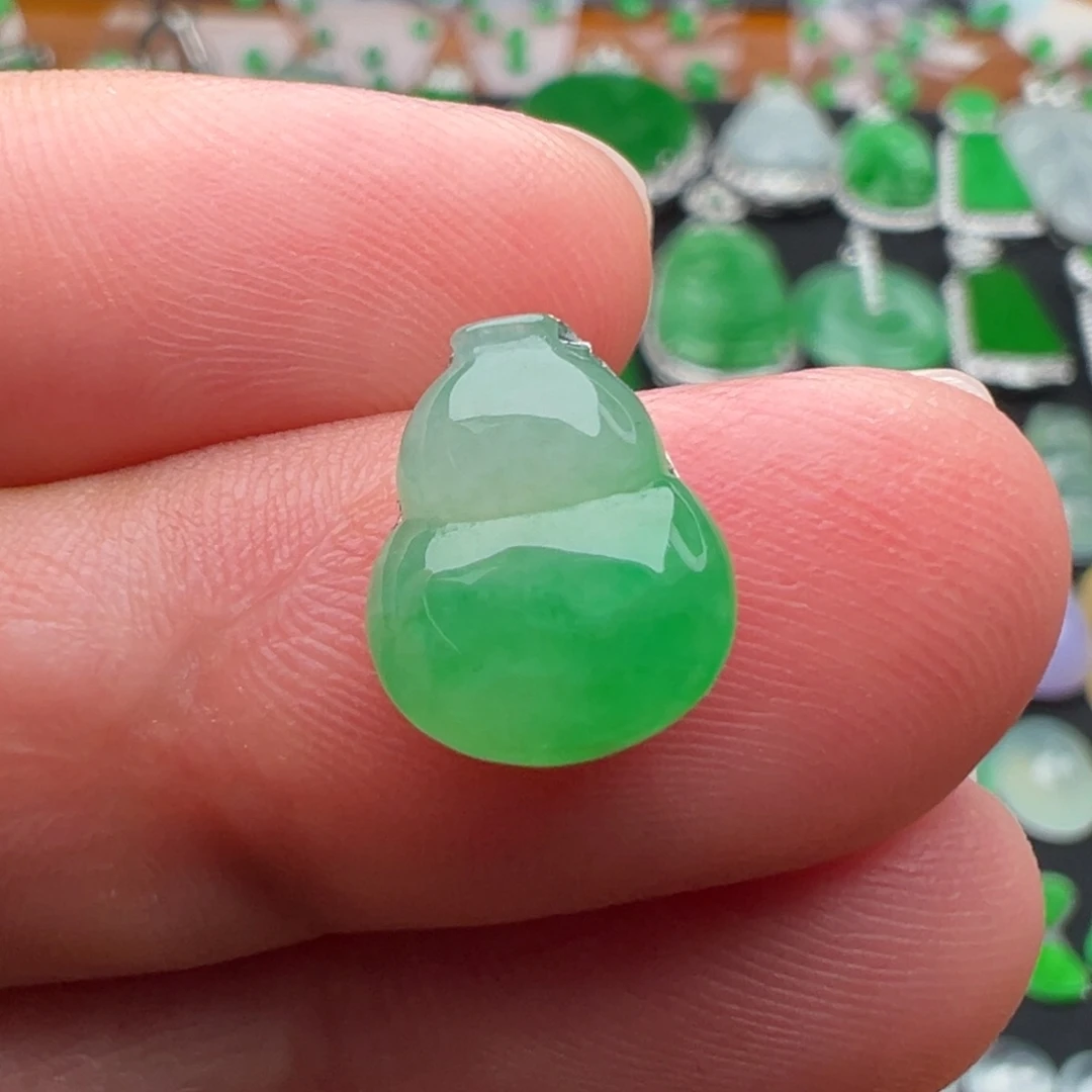 翡翠未镶嵌颈饰葫芦11.3