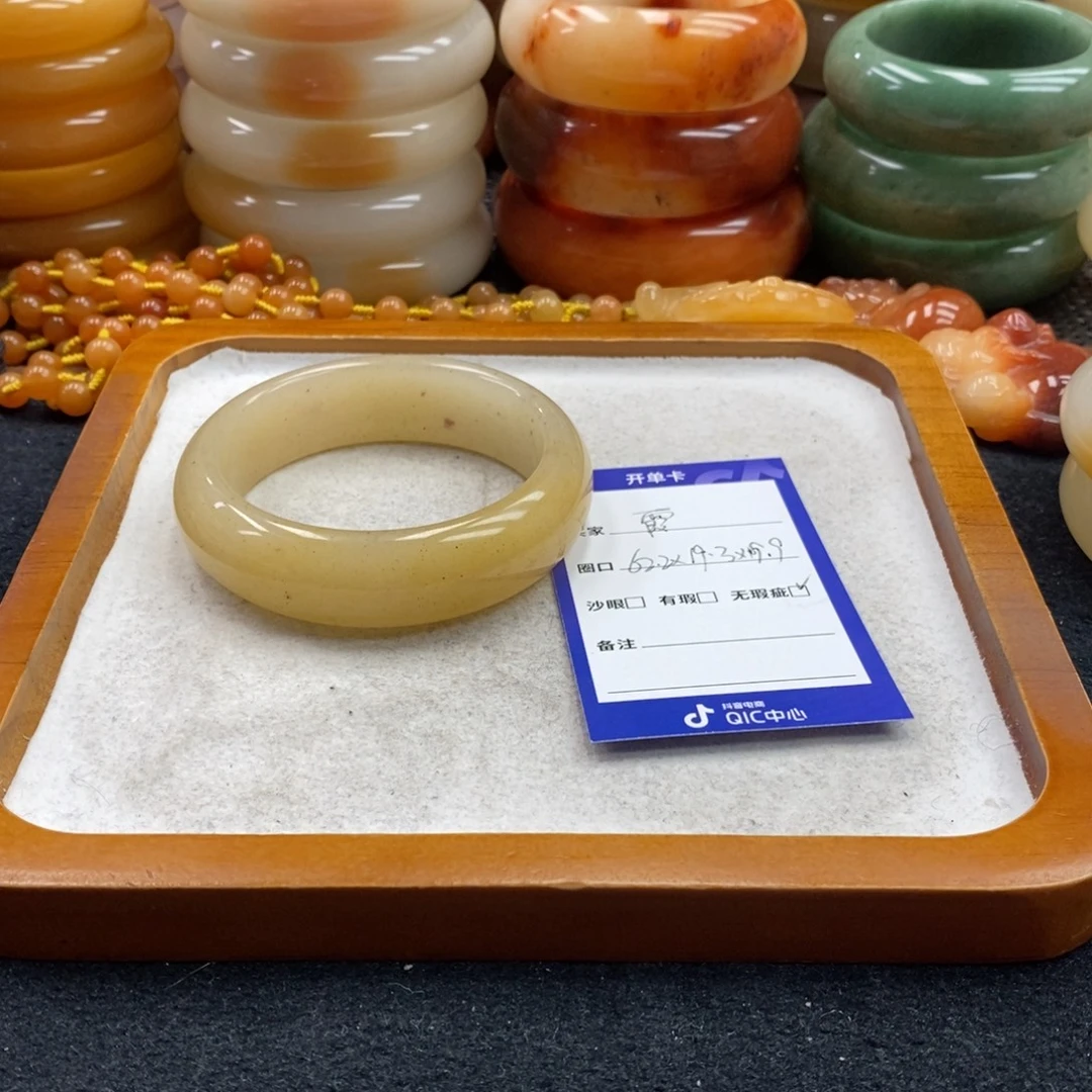 霞***石英岩玉未镶嵌手镯（圆镯）