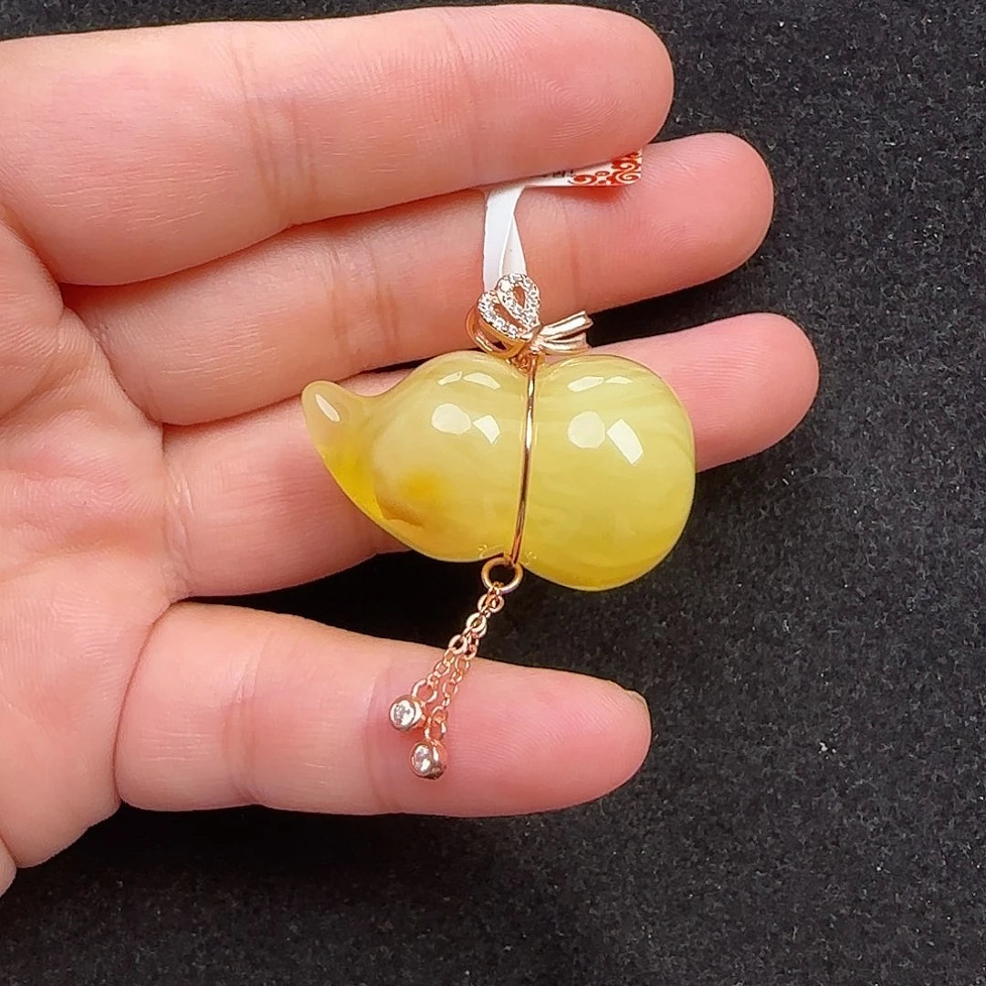 蜜蜡未镶嵌珠宝奇石