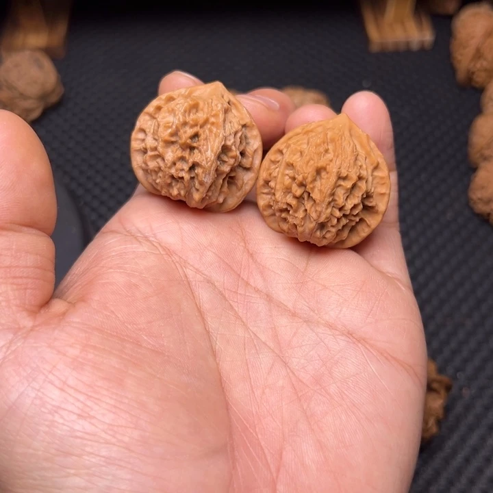 文玩核桃吊坠小狮子