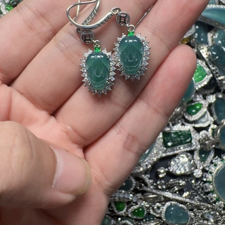 翡翠未镶嵌颈饰天然A货翡翠放漏