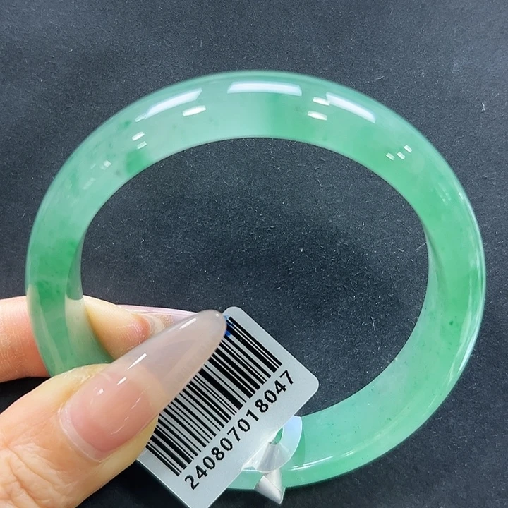未镶嵌手镯石英质玉（非洲翠）