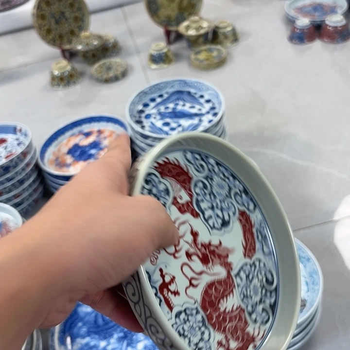 瓷片釉里红如意穿花龙大胡乘