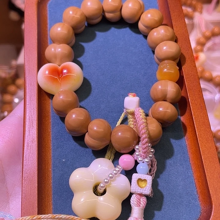 吊坠猴头核桃手工奶油卡17+红心小花款