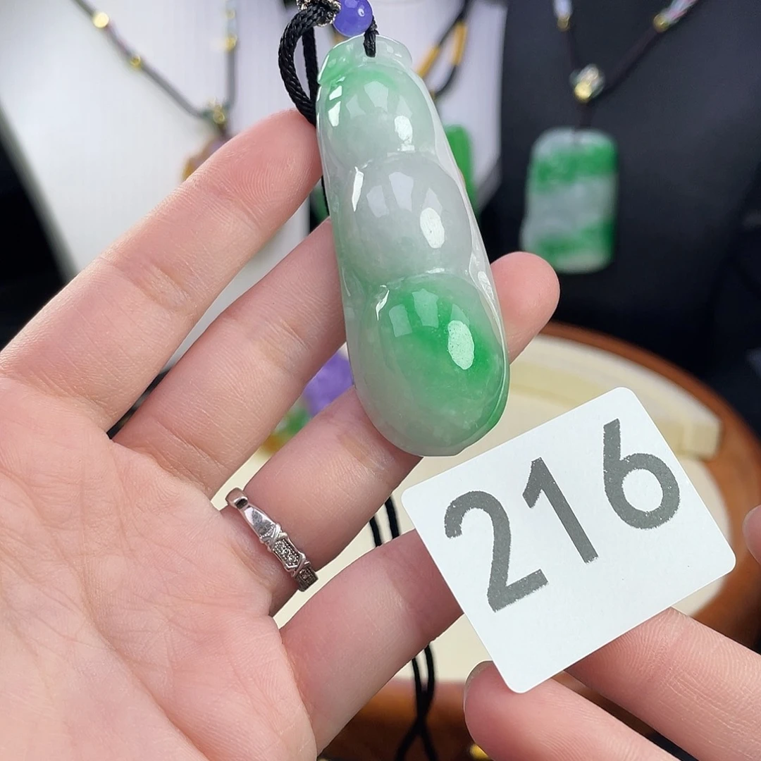 翡翠未镶嵌吊坠(赠链)