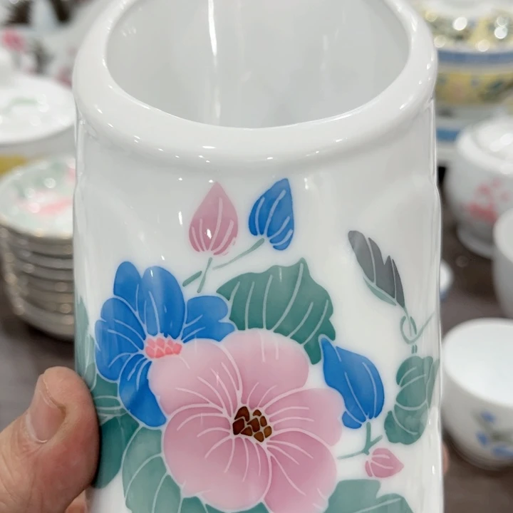 壶釉下五彩的瓷器和瓷器