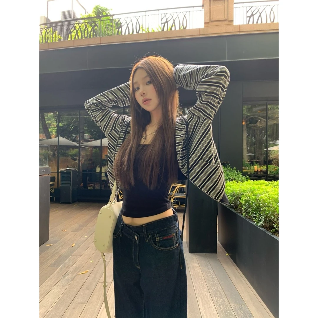 2025新款初秋季休闲百搭韩系撞色条纹连帽拉链短卫衣外套女开衫