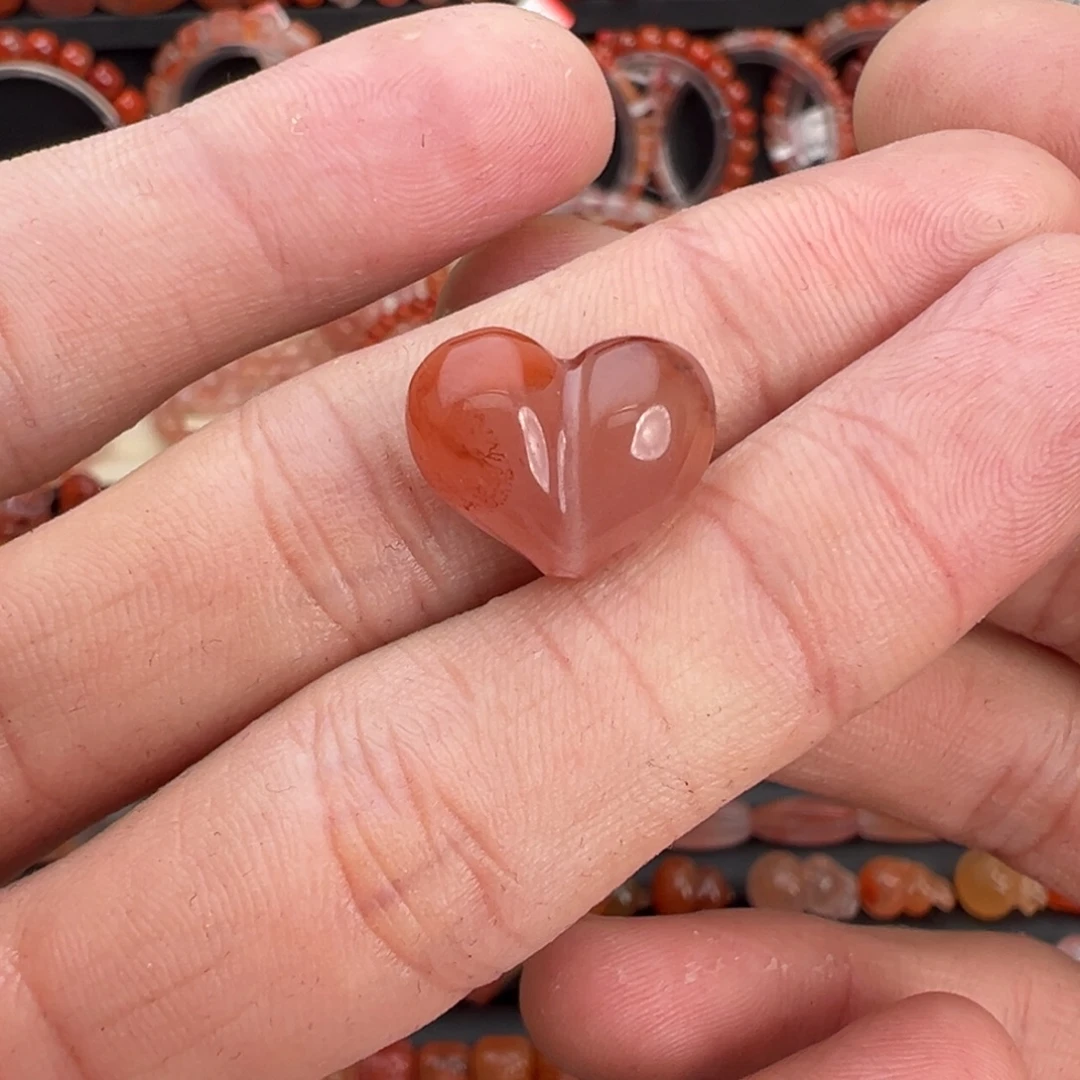 南红玛瑙未镶嵌颈饰屁桃爱心