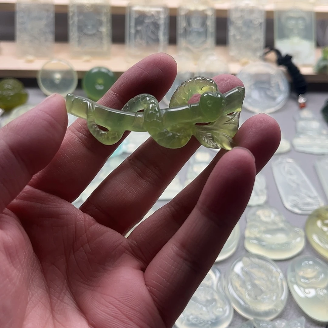 蛇纹石玉颈饰未镶嵌