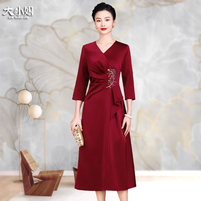 2025春夏新款高端中年妈妈装阔太太时尚优雅连衣裙喜婆婆婚宴礼服