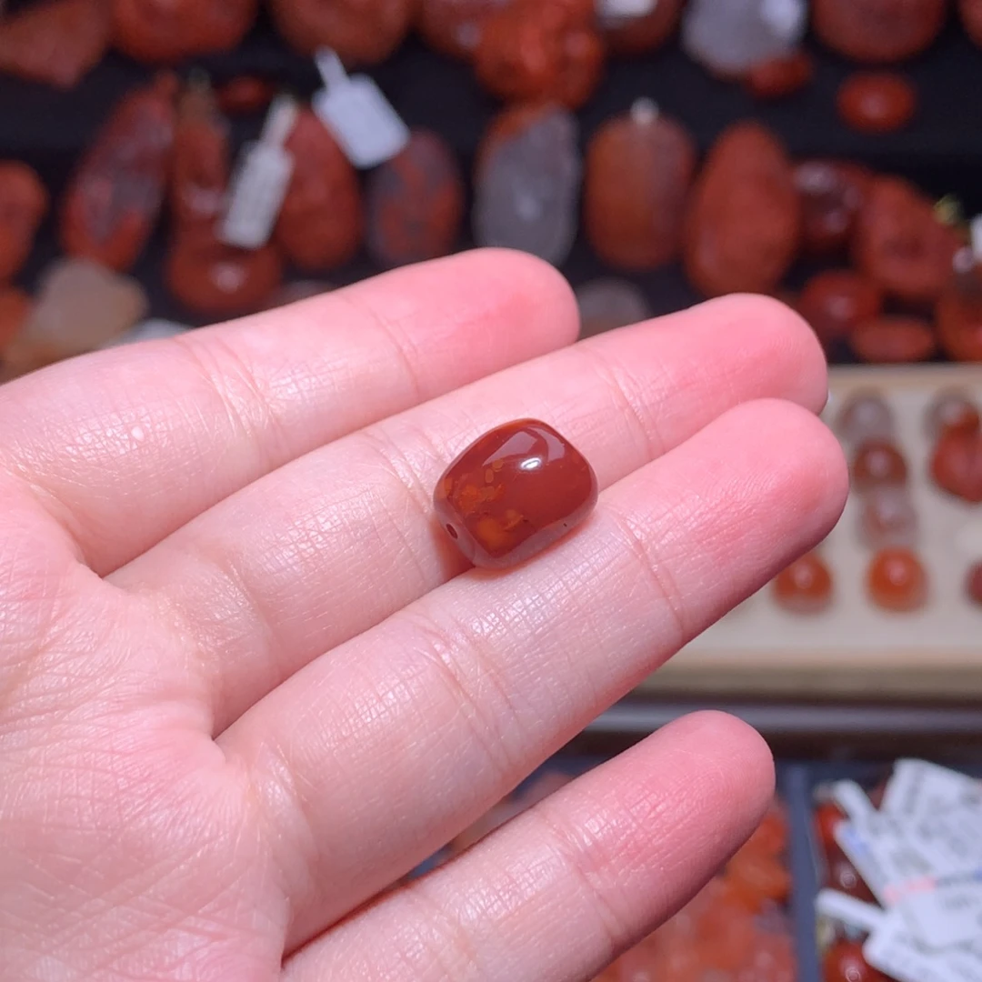 南红玛瑙未镶嵌珠宝半成品牛血红随行