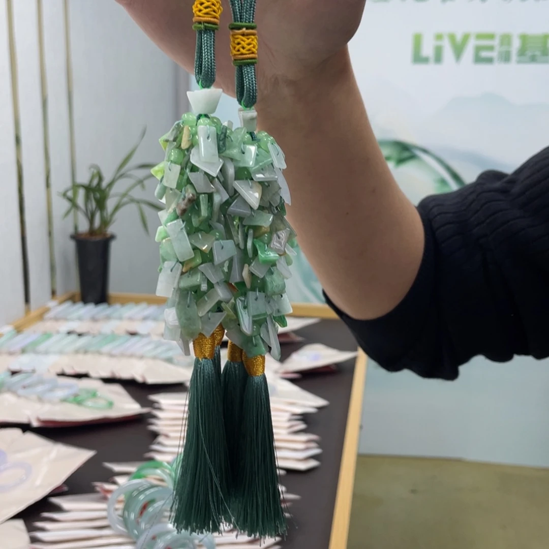 J***）翡翠未镶嵌挂件翡翠