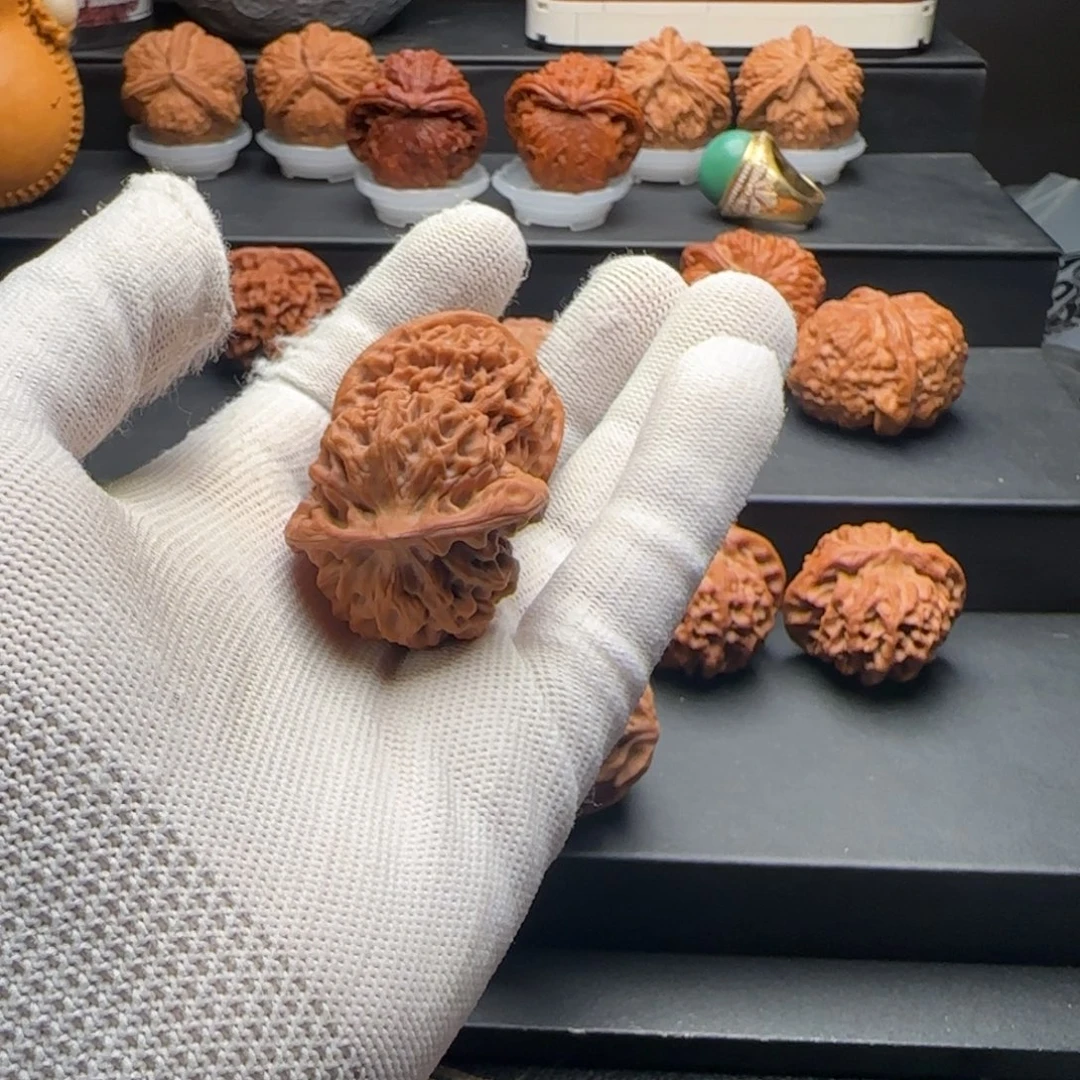 摸***昂文玩核桃吊坠秦闷