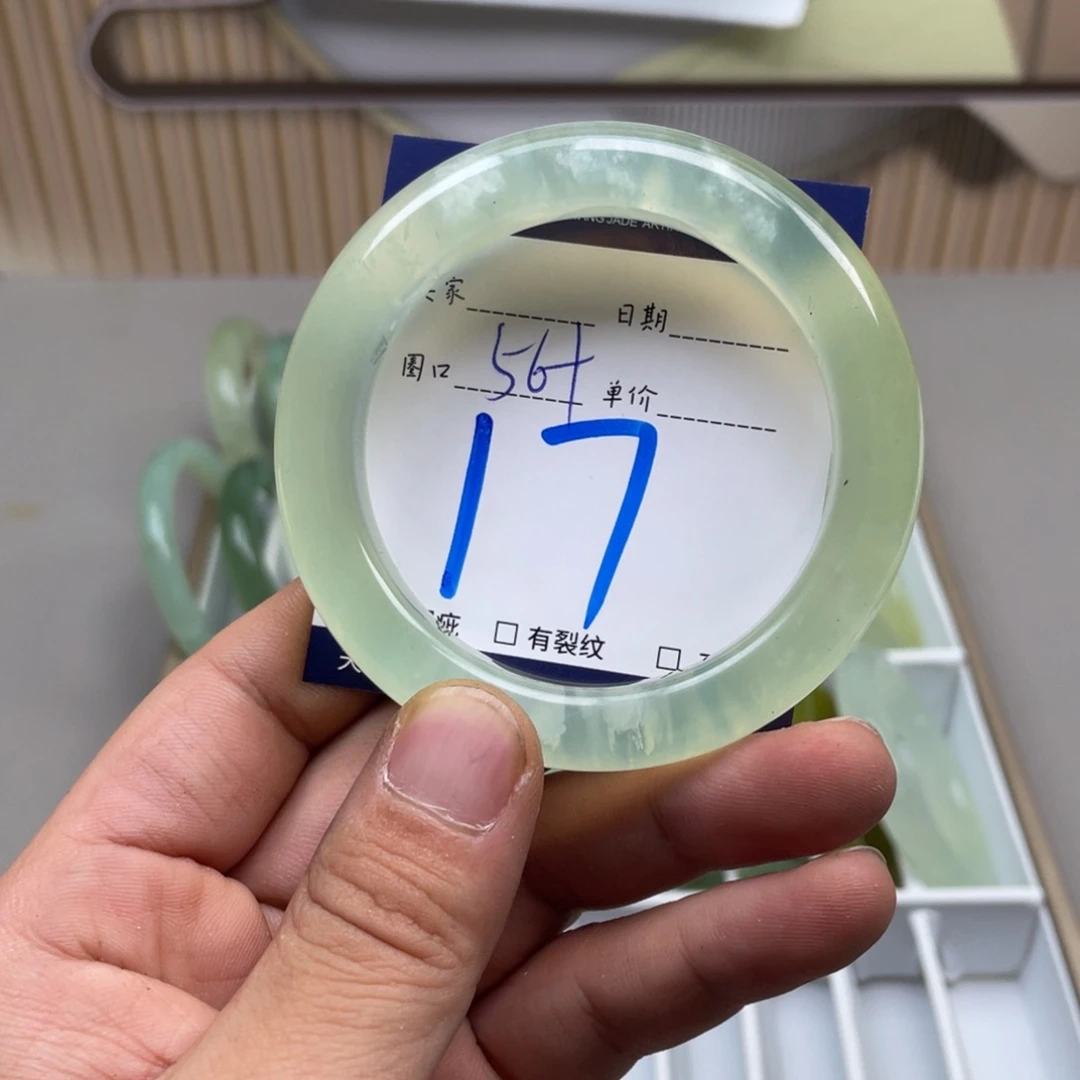 岫玉手镯手镯未镶嵌