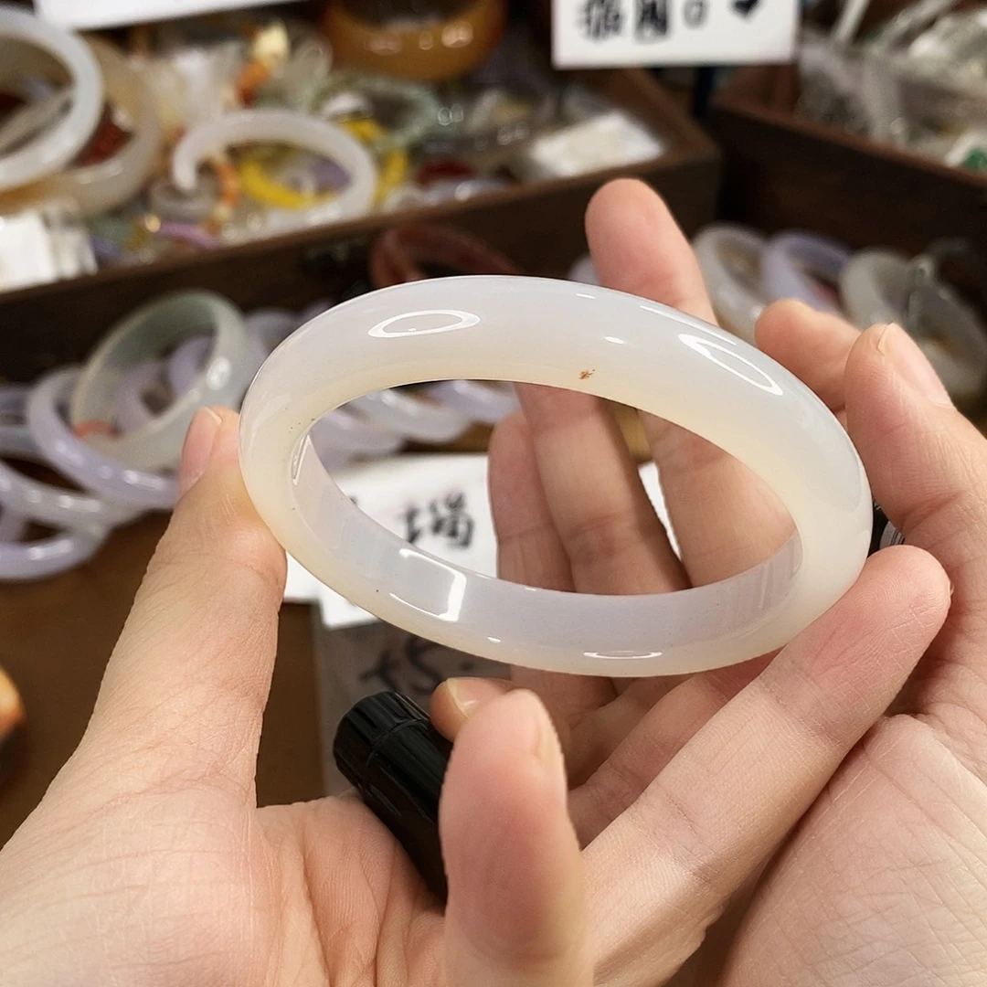 玛瑙/玉髓未镶嵌手镯0004。60.5圈