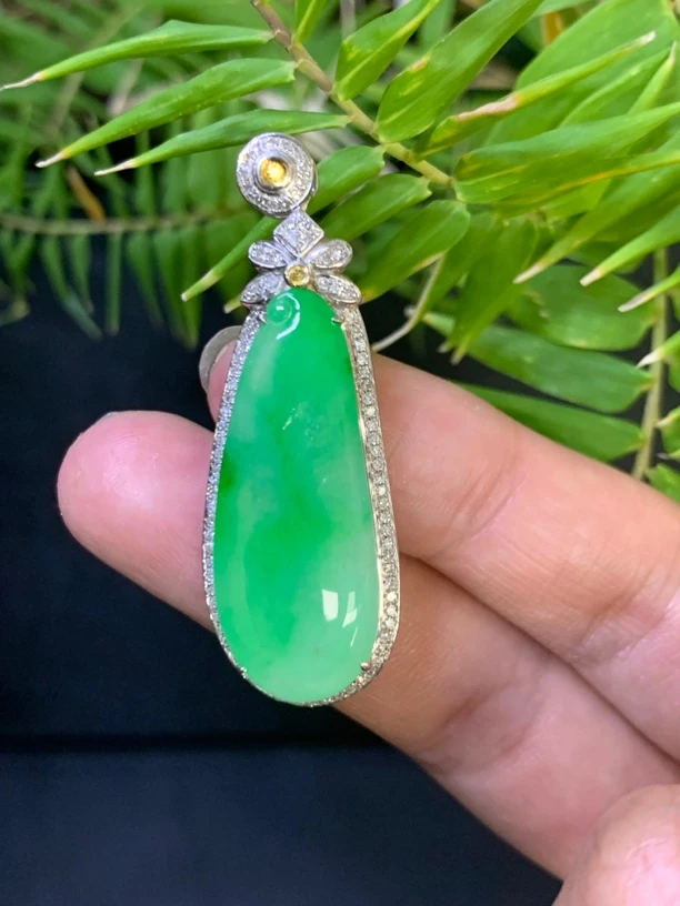 冰阳绿福瓜吊坠 天然A货翡翠 尺寸：45.1*15.6*8.3mmPHM1.19绿色