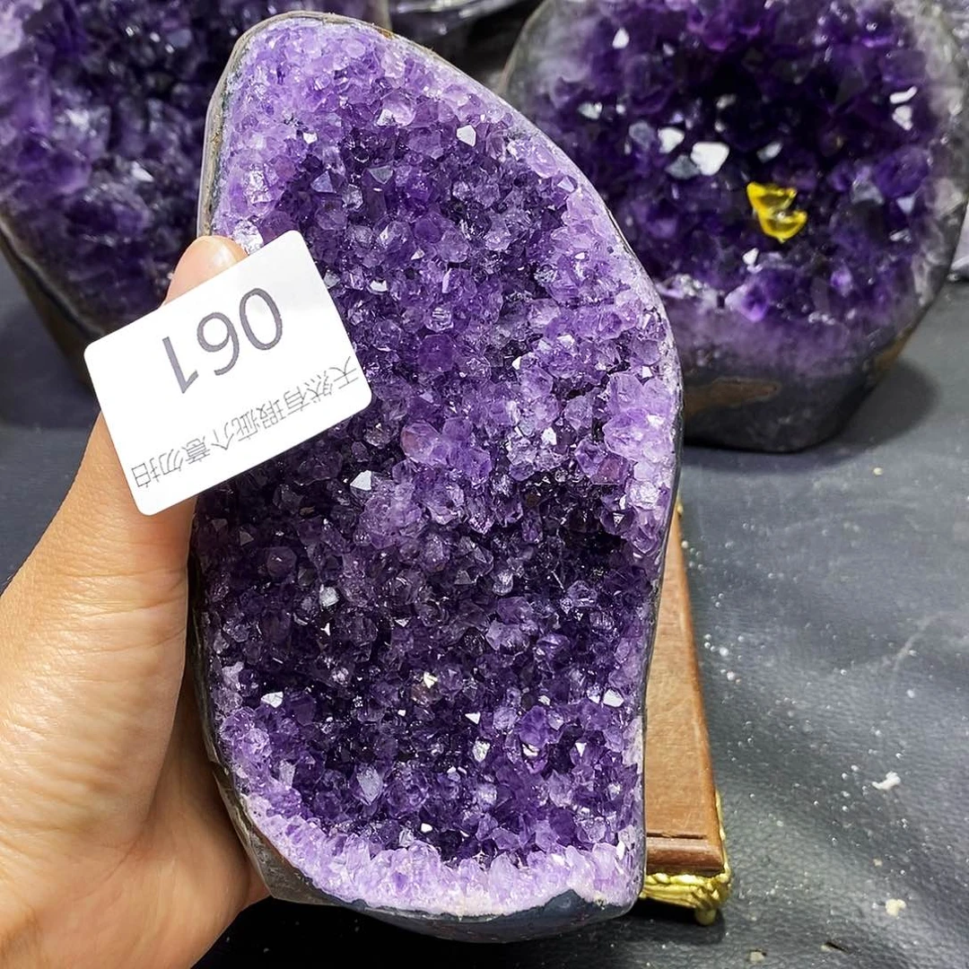 未镶嵌水晶大型摆件（非配饰）