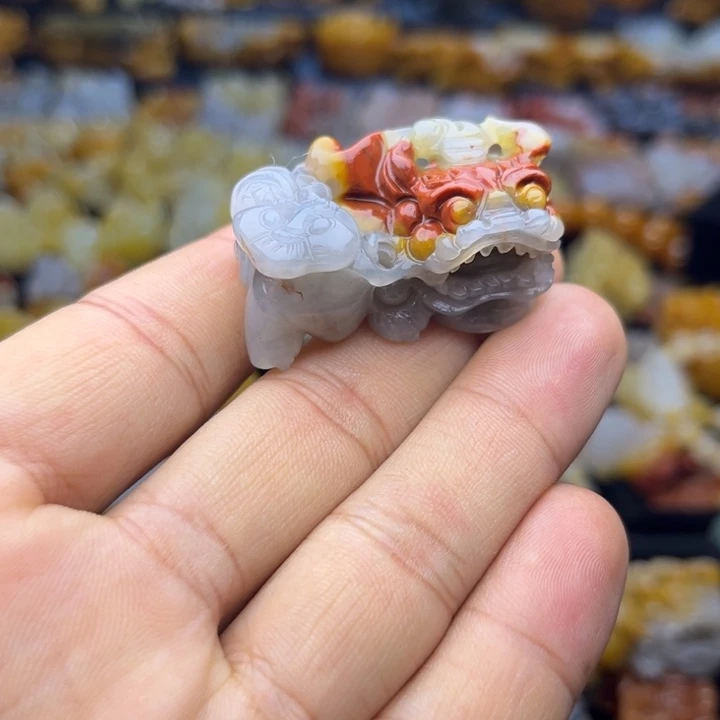 石英质玉（黄龙玉）未镶嵌颈饰