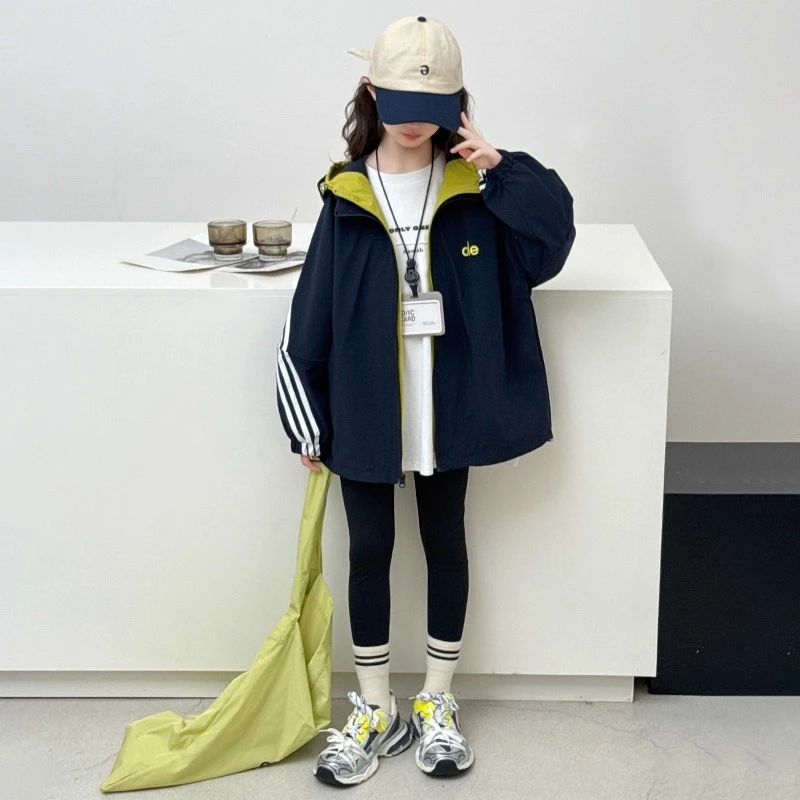 女童户外冲锋衣2025秋装新款女孩上衣儿童休闲防风连帽外套春秋款