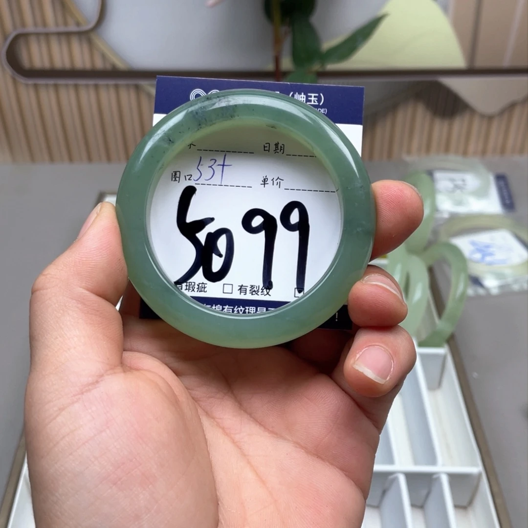 岫玉手镯手镯未镶嵌