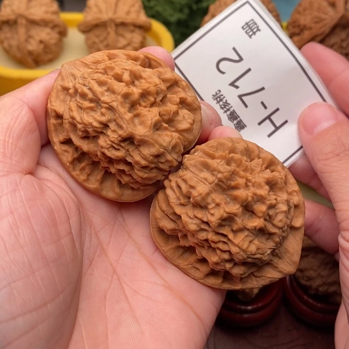 把件桃核官帽43….