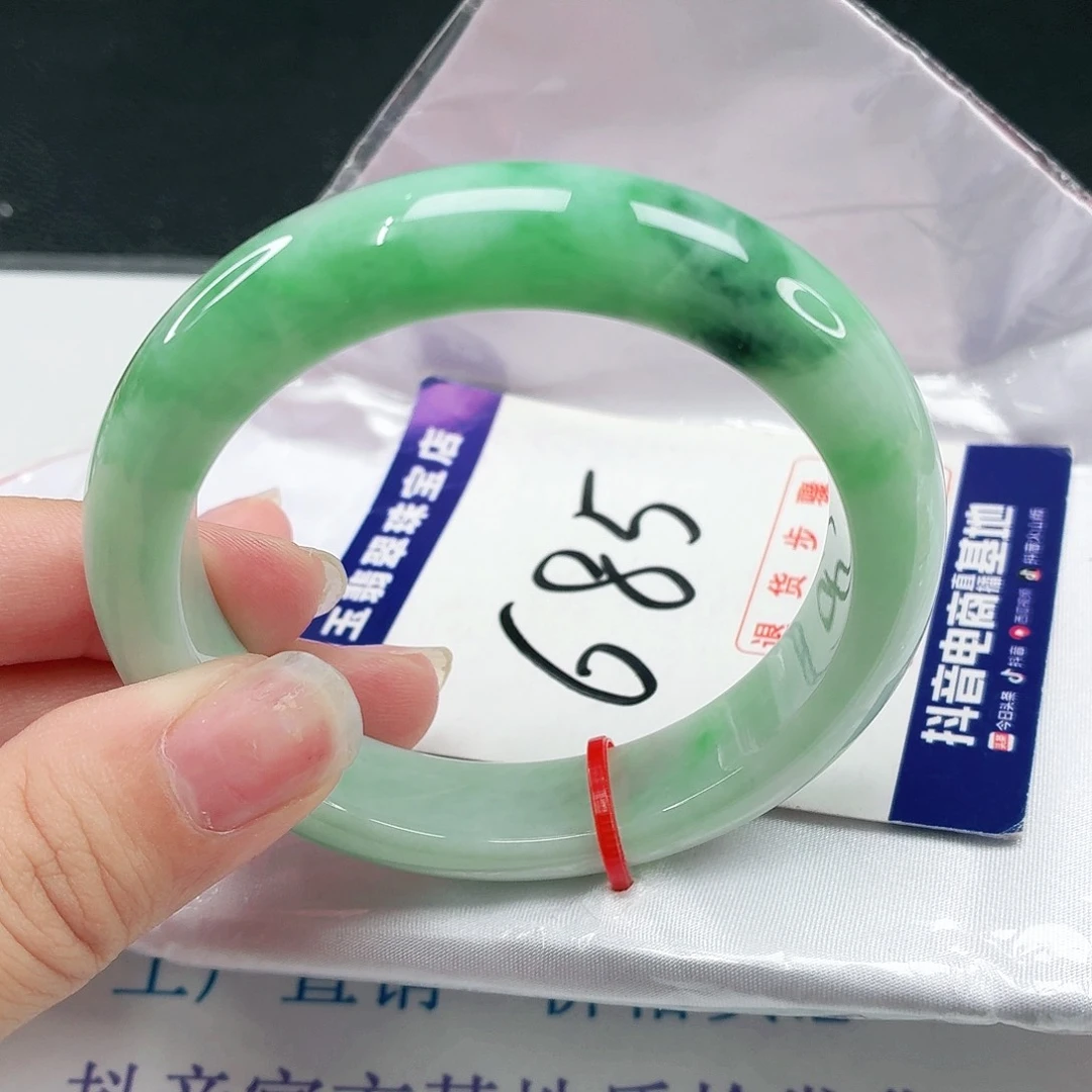 翡翠手镯未镶嵌翡翠