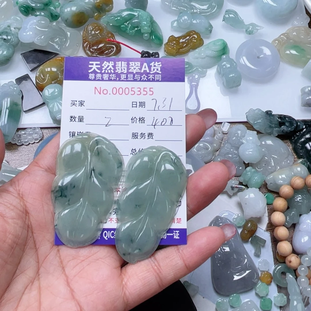 翡翠未镶嵌颈饰嵩****｡