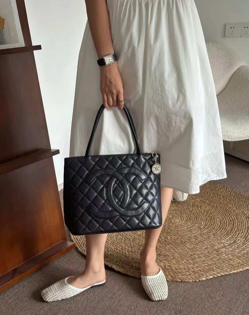 95新 Chanel/香奈儿 香奈儿希尔顿黑银/98新/优选