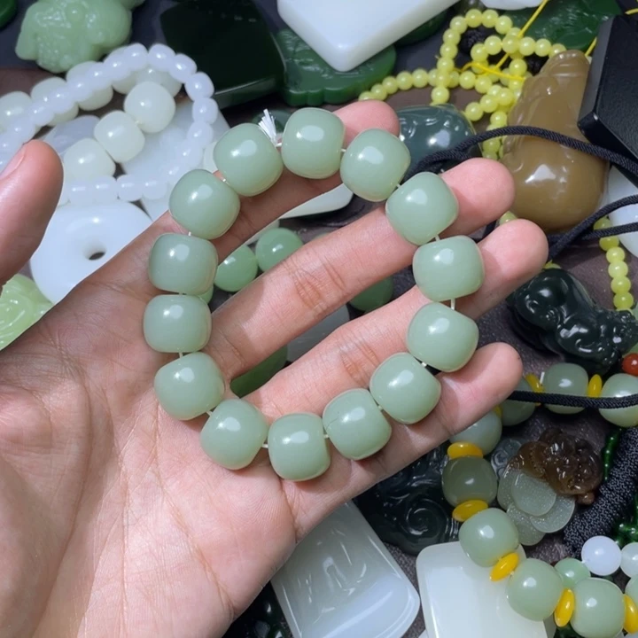 颈饰未镶嵌和田玉