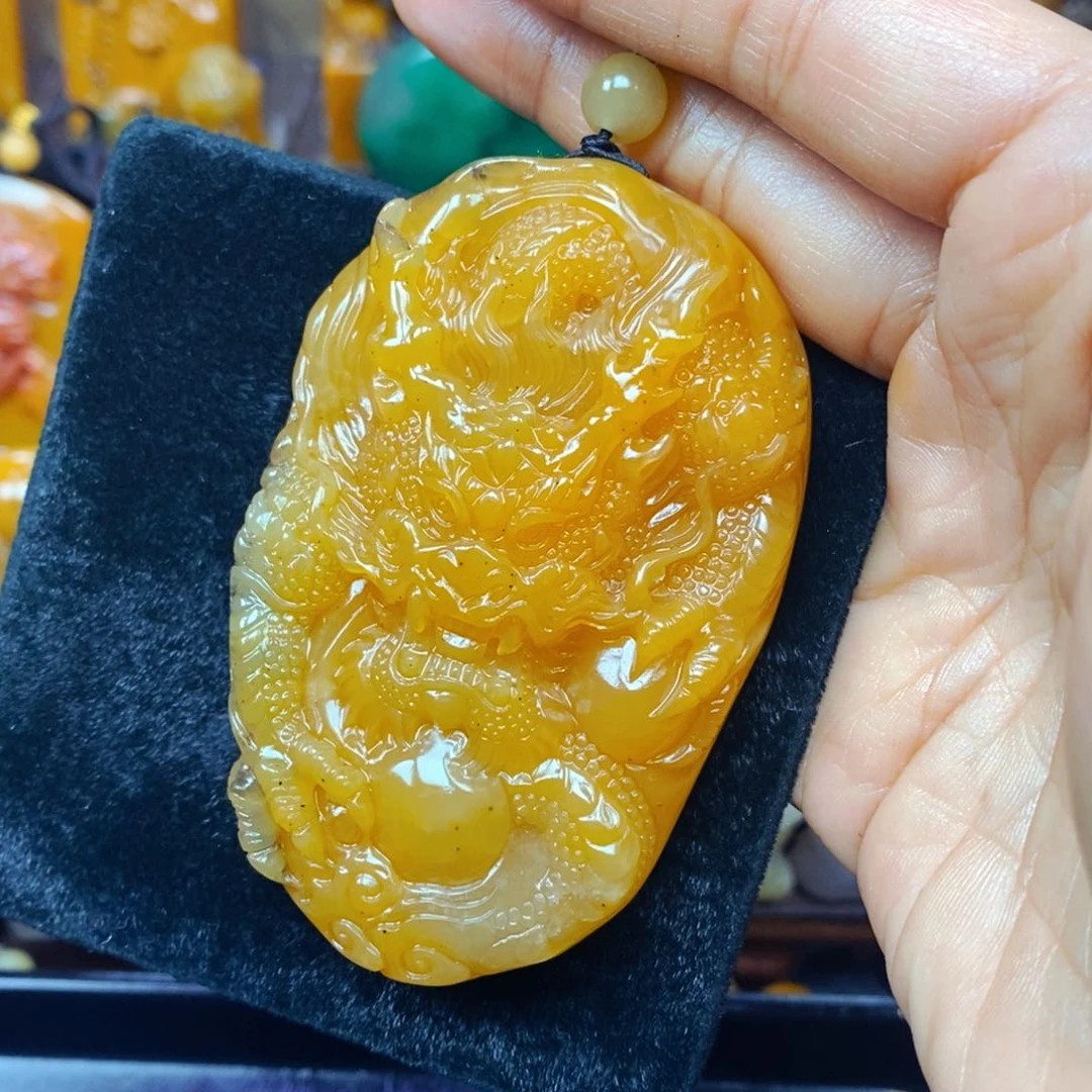 未镶嵌石英质玉（黄龙玉）颈饰