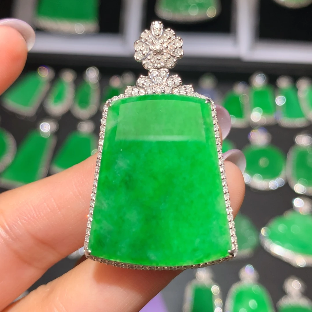 翡翠颈饰18K金镶嵌翡翠