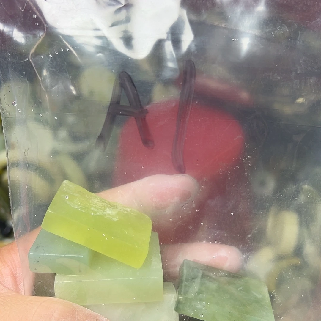 郭***生蛇纹石玉未镶嵌鱼缸石 盆景石