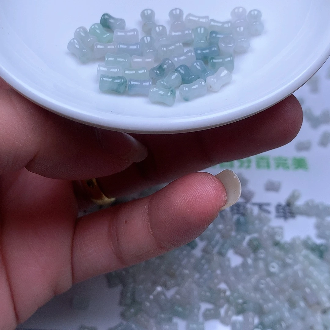 翡翠散珠翡翠翡翠卡4 X6。110颗50元