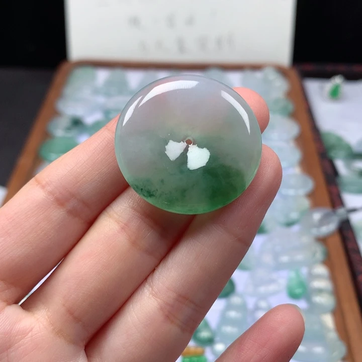 颈饰未镶嵌翡翠冰种飘花大平安扣