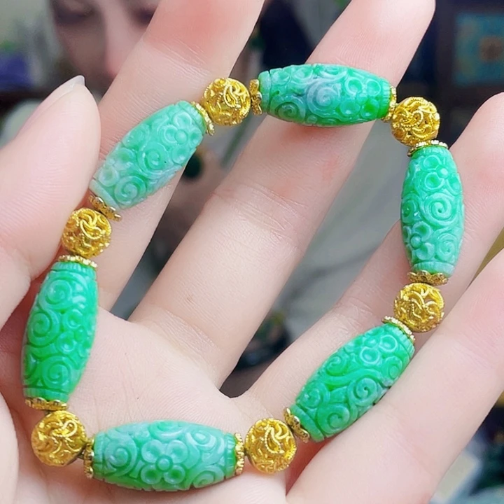 翡翠未镶嵌颈饰多样性