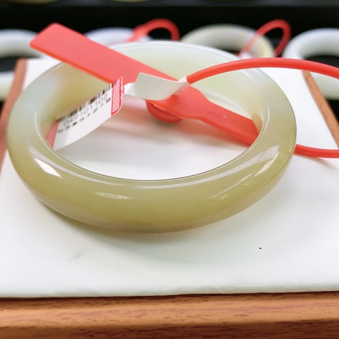 和田玉未镶嵌手镯52