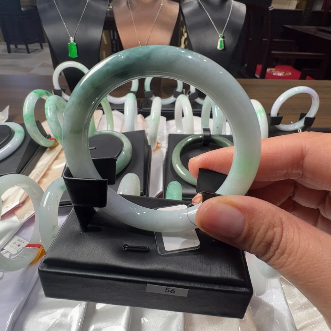 翡翠手镯未镶嵌圆条