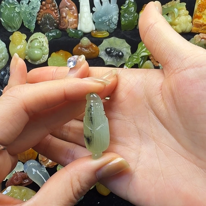 蛇纹石玉未镶嵌颈饰