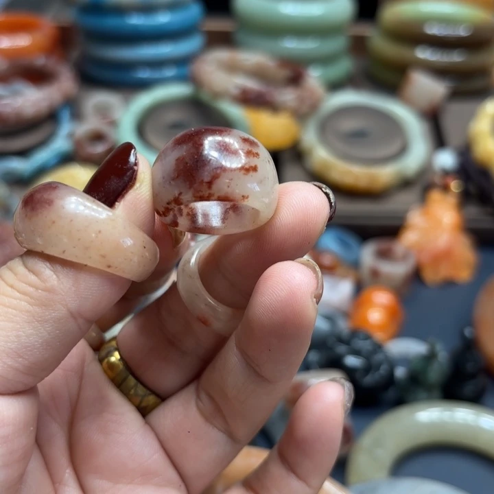 温***馨石英岩玉合金颈饰