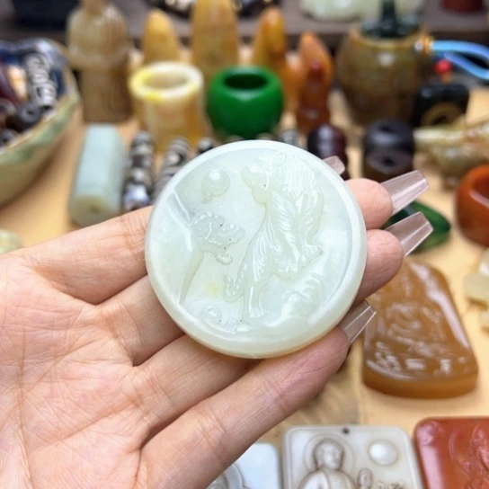 蛇纹石玉未镶嵌颈饰