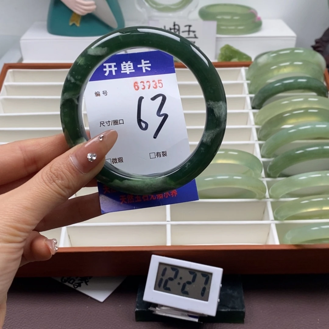 蛇纹石玉手镯未镶嵌