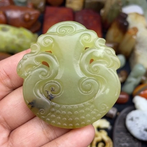 蛇纹石玉未镶嵌颈饰75