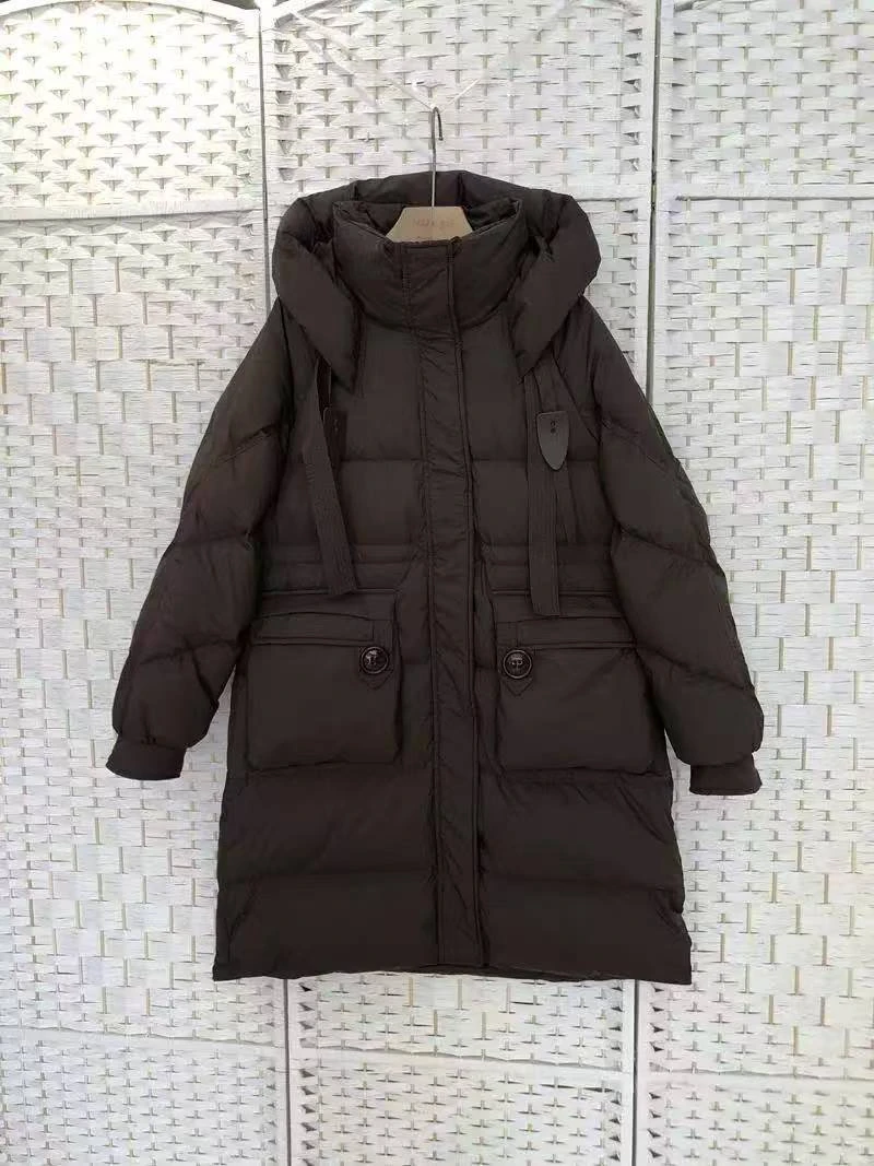 格调美美 689长款大扣子飘带羽绒服
