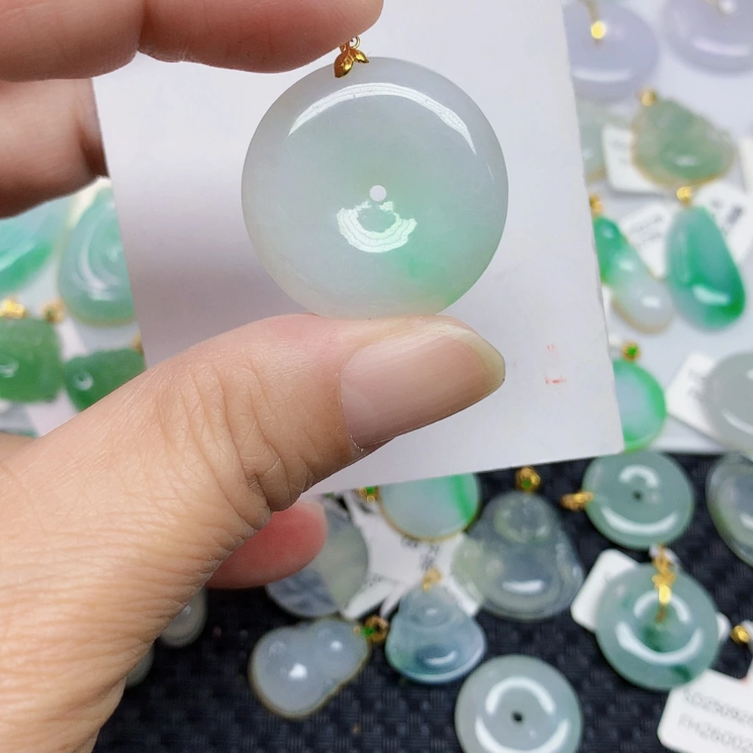 翡翠18K金镶嵌颈饰4666676