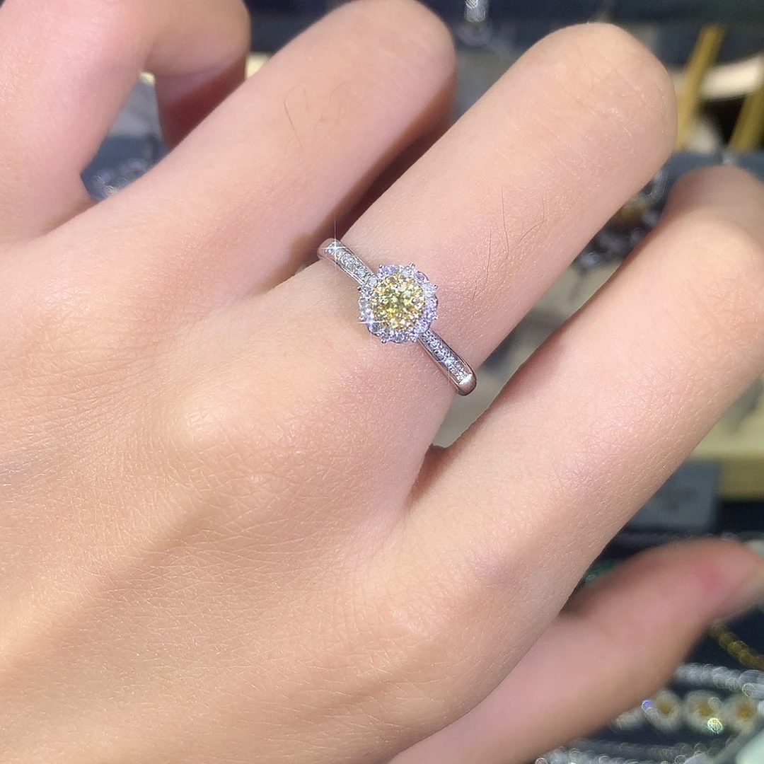 顺***-18K金镶嵌颈饰钻石