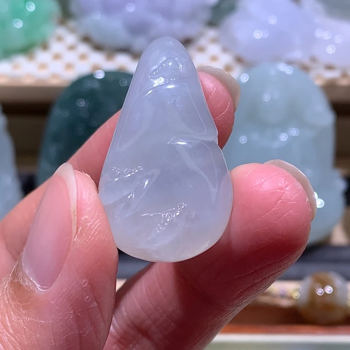 翡翠未镶嵌颈饰炸/力争上游