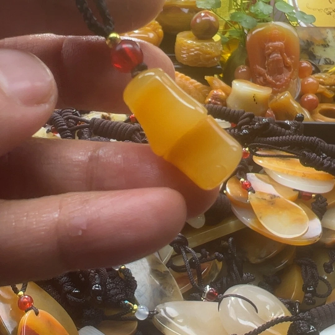 石英质玉未镶嵌颈饰
