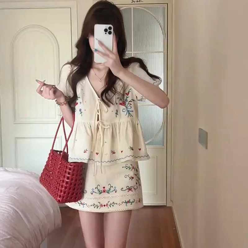 民族风复古刺绣钩花灯笼袖衬衫半身裙子两件套女夏季新款时尚套装