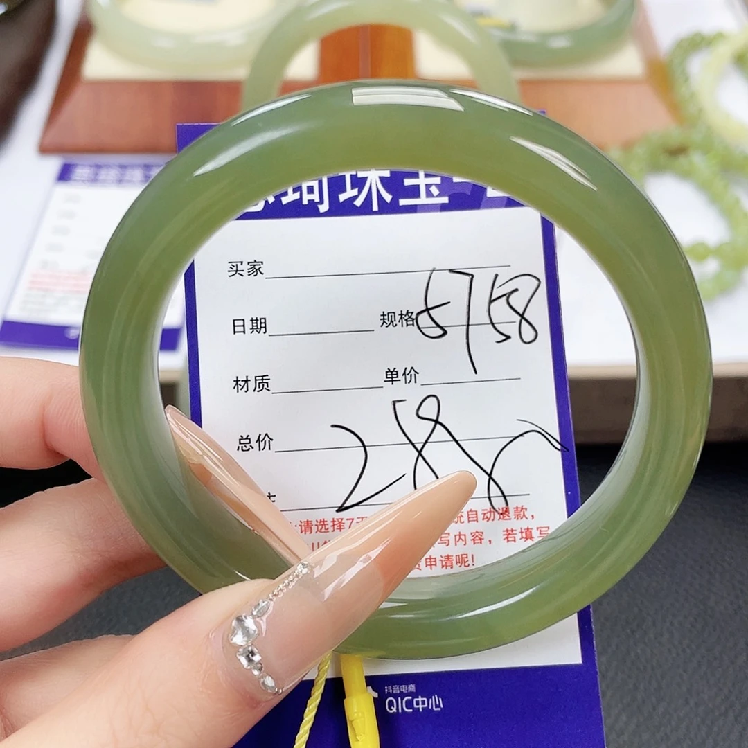 和田玉未镶嵌手镯