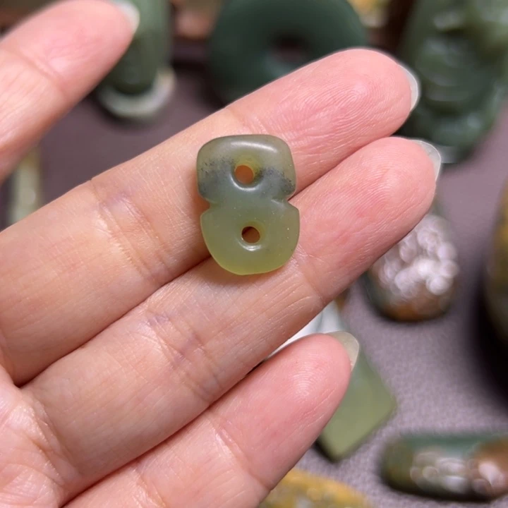 悠***～颈饰未镶嵌岫岩河磨玉（透闪石质玉）